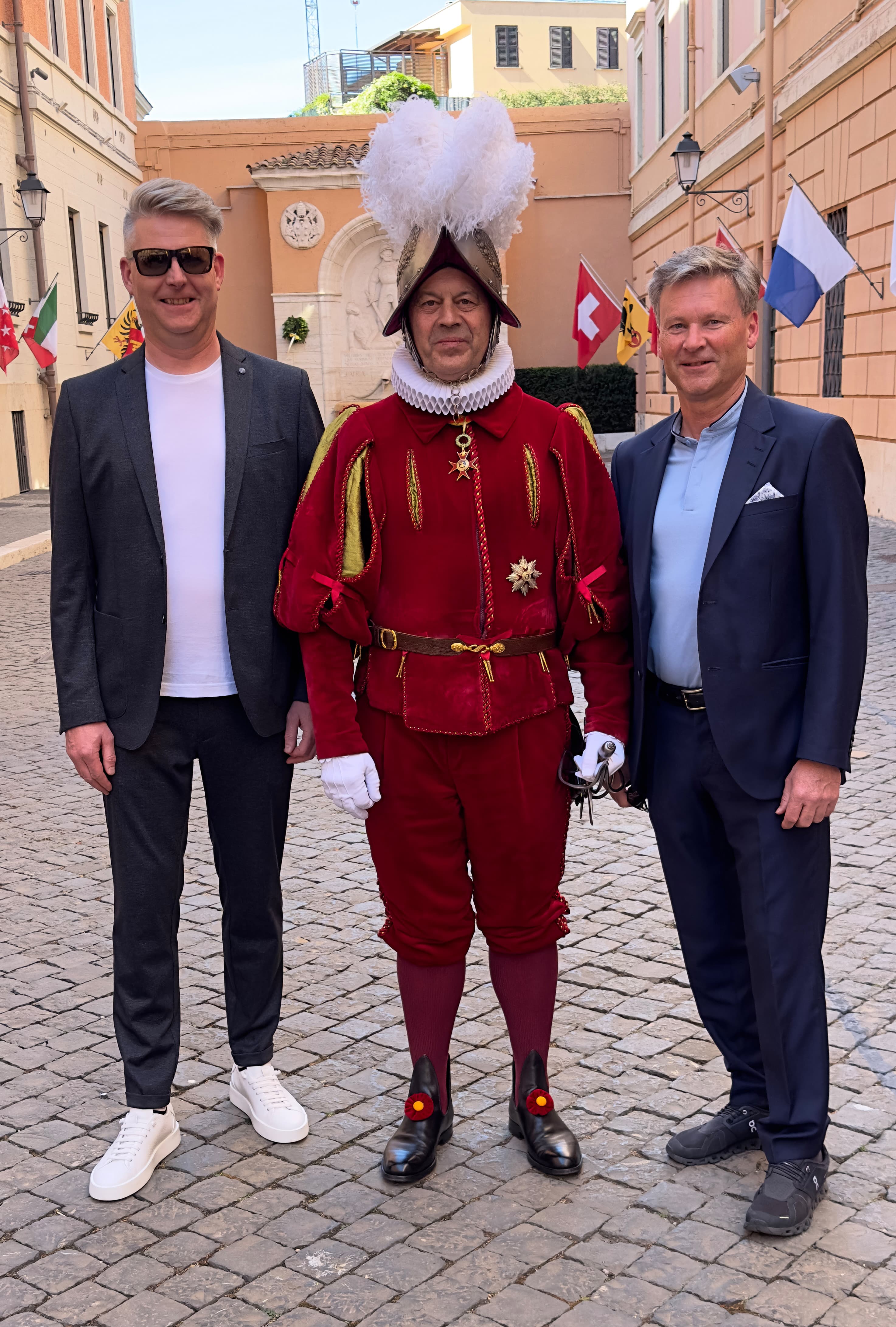 Garde Kommandant Christian Graf mit Stephan und Thomas Muff